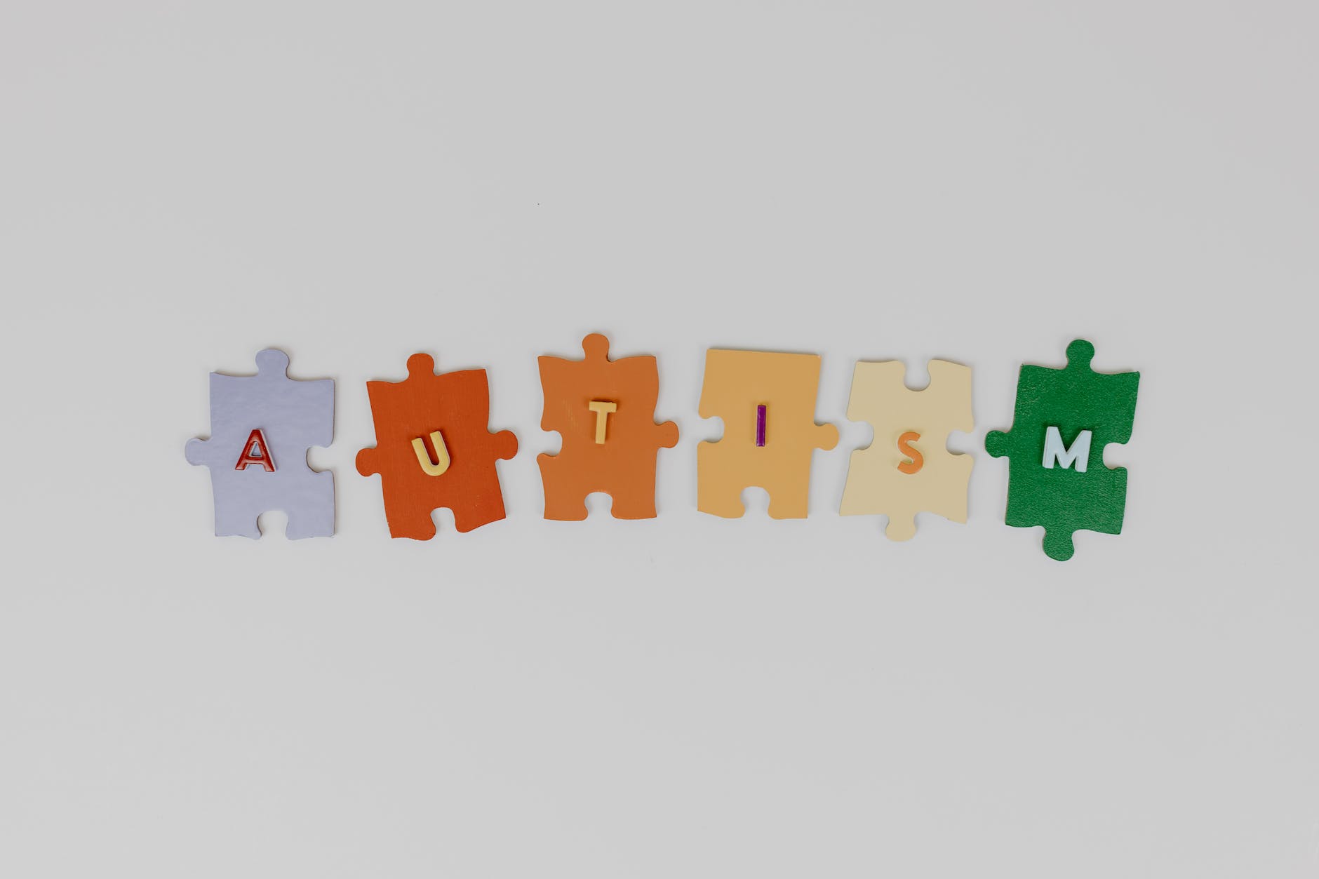 pexels-photo-8386187 Quais são os 3 pilares do autismo?